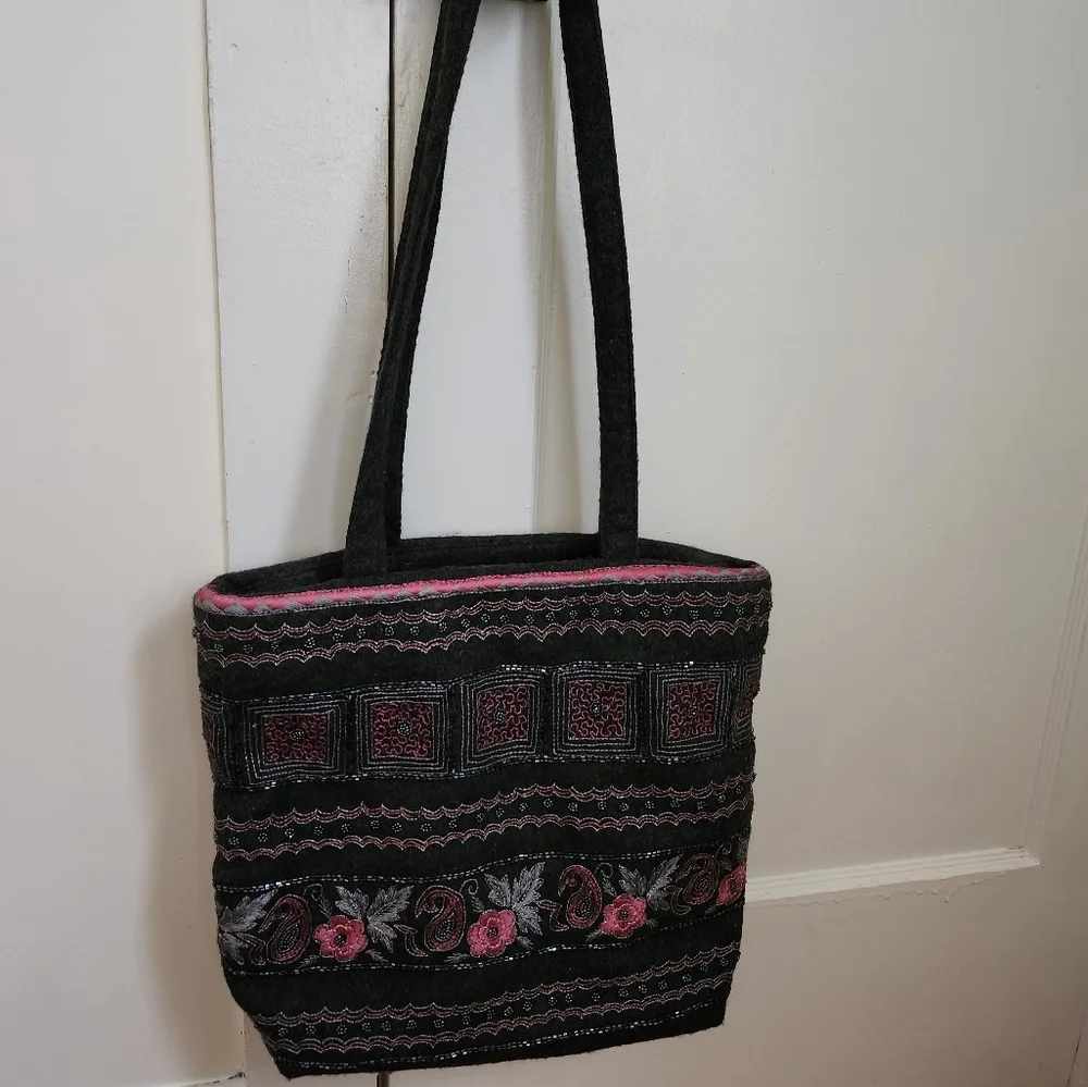 Beaded wool tote - Picture 2 of 5